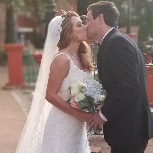 Meet your Posher, Vanessa - Picture 2 of 2